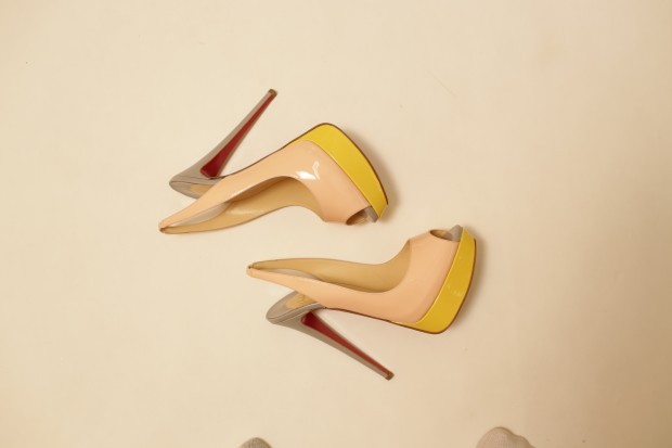 (6C) Christian Louboutin Lady Peep-Toe Colorblock Red Sole Slingback in Pink/Canari
